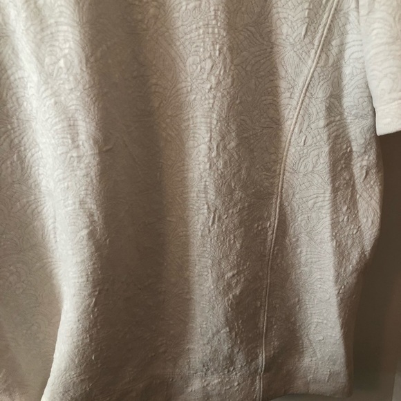 Creamy white floral embossed Ann Taylor blouse - Picture 5 of 8